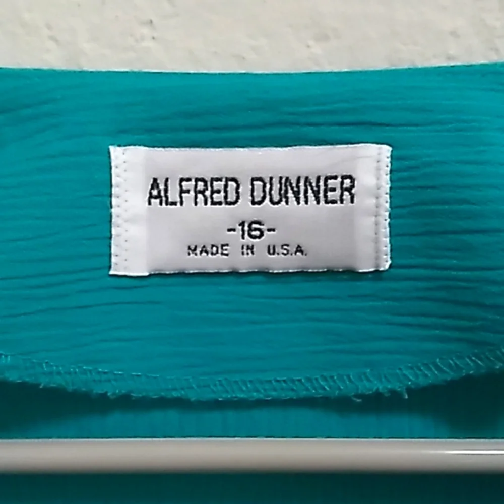 Alfred Dunner Teal 2 Piece Textured Pants Suit. Size 16 Top / 14 Pants. NWOT - Picture 10 of 13
